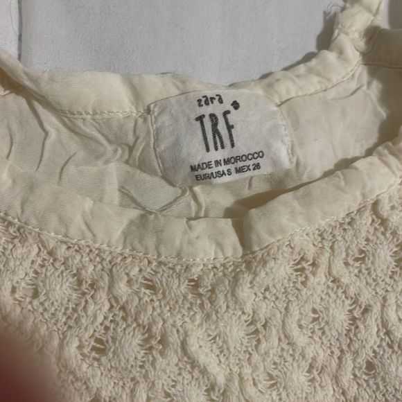 Crop feminine top with frill - Picture 3 of 4